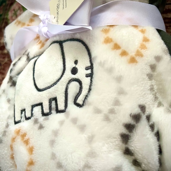 George Elephant Patterned Baby Blanket - Picture 2 of 2
